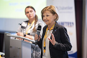 Elke Brückel während ihres Vortrags am WDT 2021 in der Karlsruher Vincentius-Klinik.